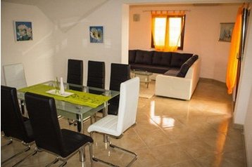 Horvātija Privát Kaštela, Eksterjers